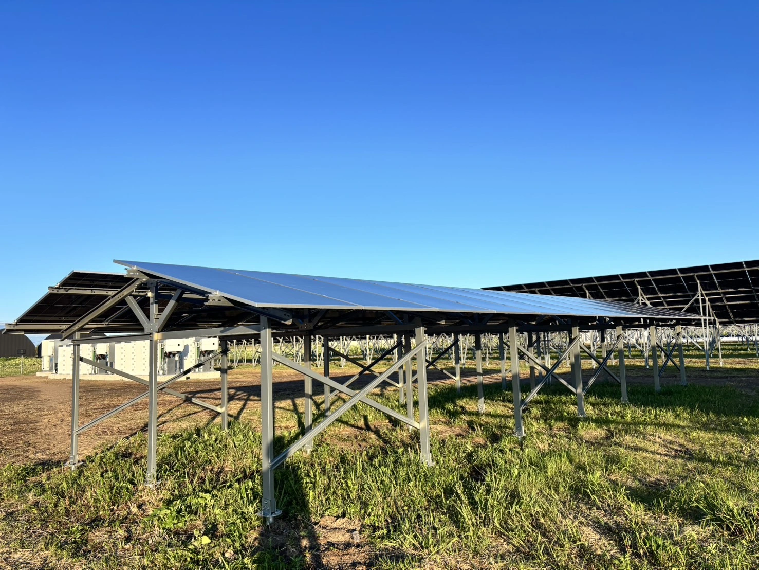 Agri-PV Θερμοκήπιο: Διπλό Εισόδημα από Ενιαία Γη